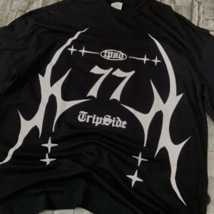 Camiseta Oversized Malhão “Tribal 77” Trip Side