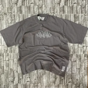 Camiseta Oversized “Lethering Bordada” Chronic