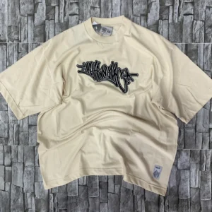 Camiseta Oversized “Grafitti Bordada” Chronic