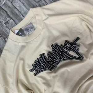 Camiseta Oversized “Grafitti Bordada” Chronic